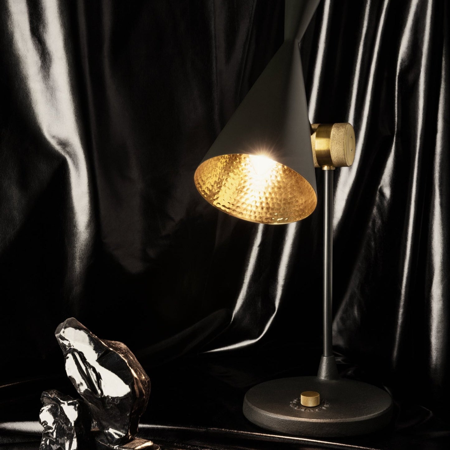 Beat table lamp
