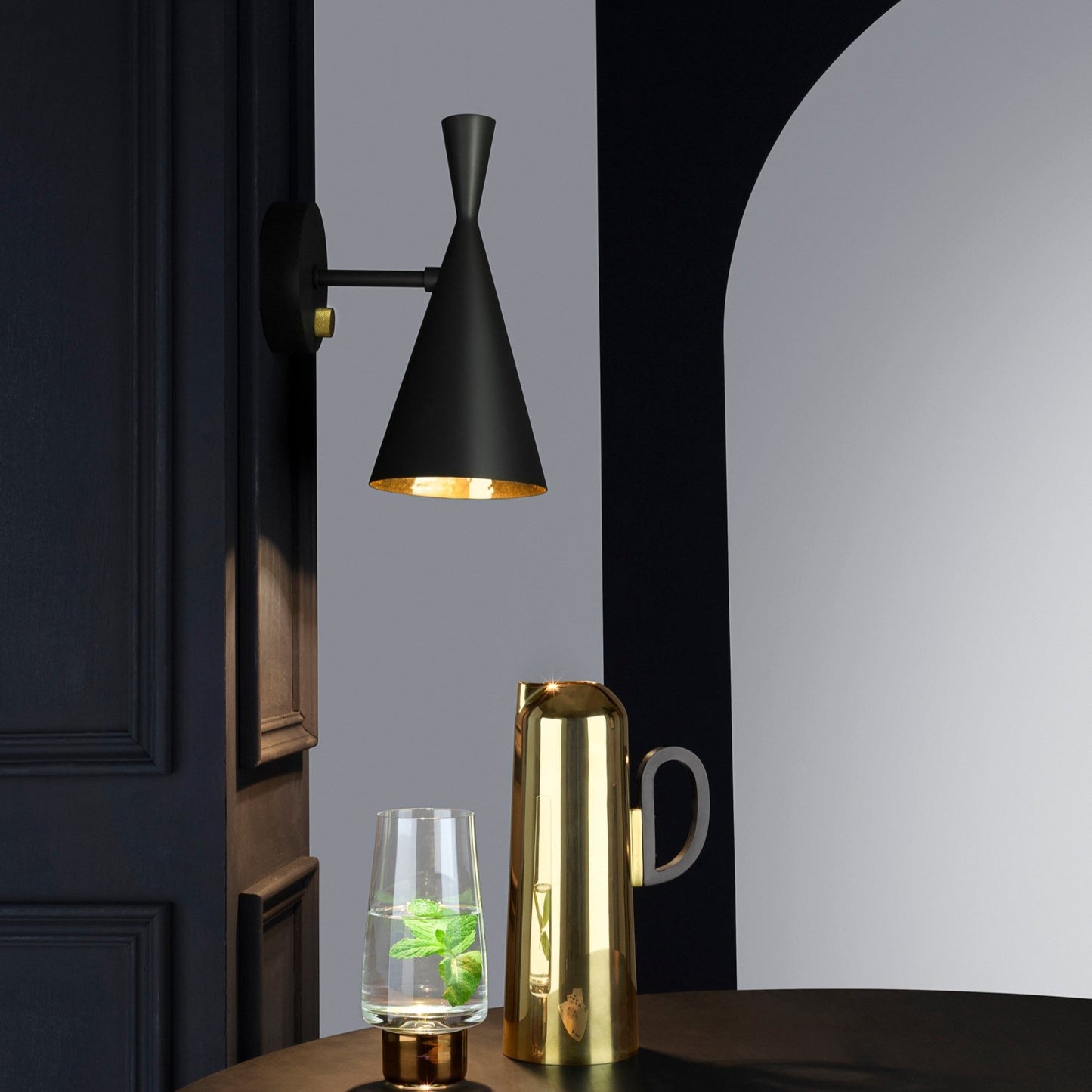Beat wall lamp